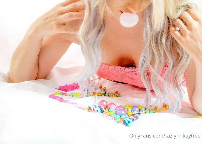 Come with me and you'll be in a world Of pure imagination 🎀🍭..