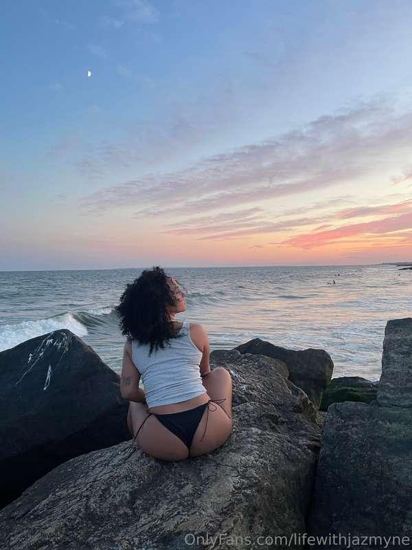 The beach is my favorite place to catch the sunset 🌅