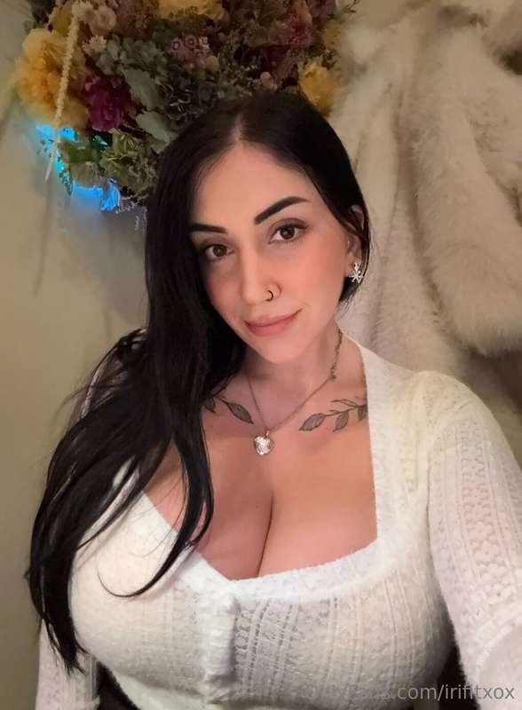 Would you get lost in these eyes or... somewhere else? 👀