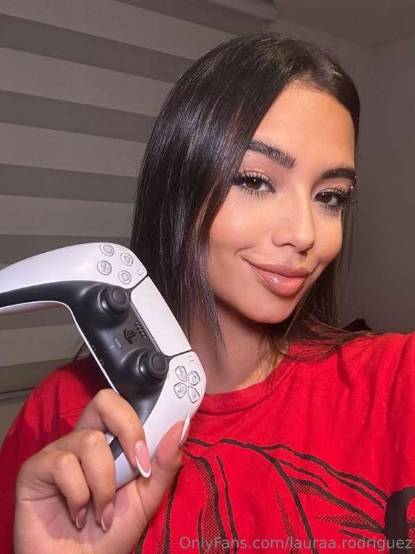 Wanna play with me?😏