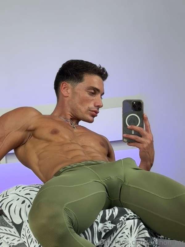 Wanna feel it getting hard through my pants?😏