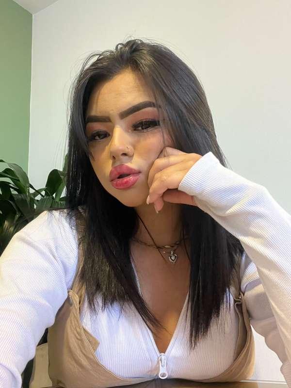 Waiting for you to fuck me with your big hard cock 🥵🍆🍆🍆
