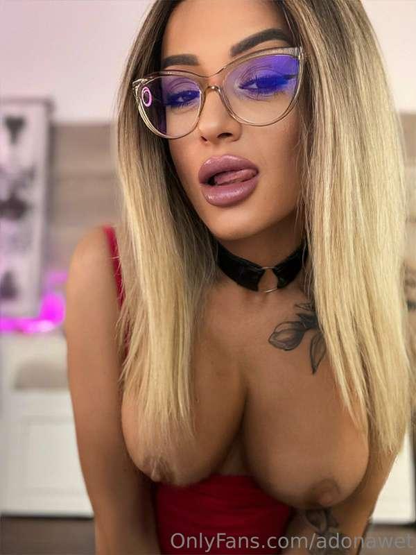 Wanna cum over my glasses ? 🙀