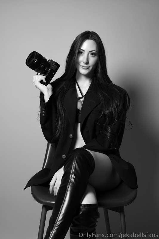 Hi, I’m Jessica. I like to take photos. 
Well, sometimes I d..