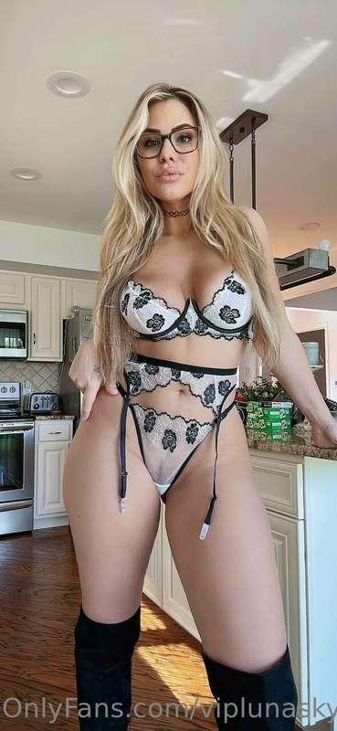 Join me in the kitchen and bend me over the counter, let's w..