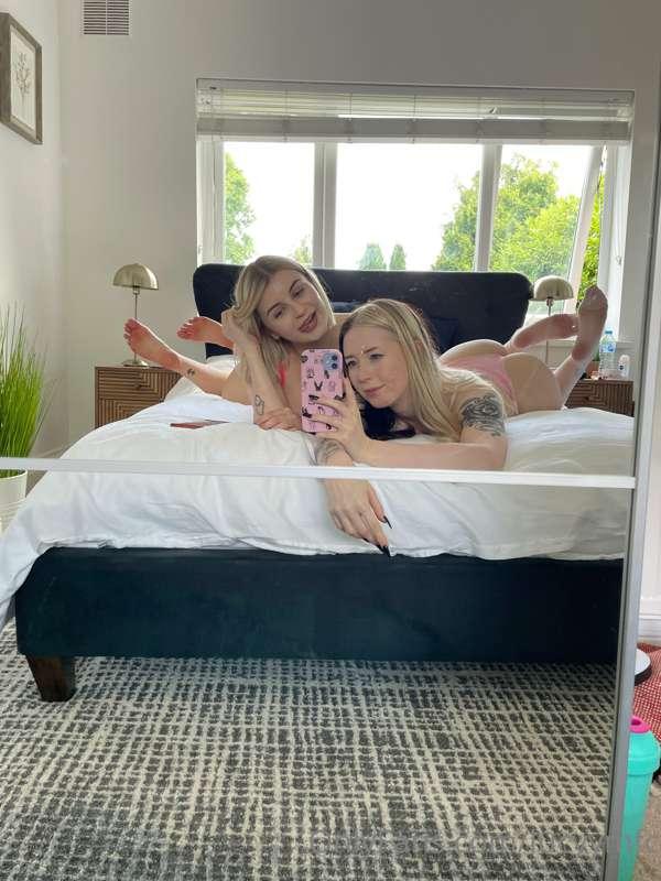 nothing better than a day in bed with your bestie 🥺 @realmis..