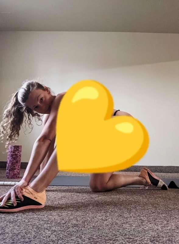 Wish I had a workout partner! 🥵 If you want more angles just..