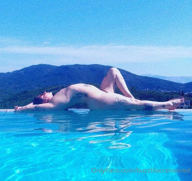 https://onlyfans.com/buzzlilac