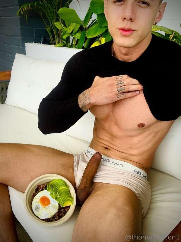 I want to feed someone today ! 🍽️😈
