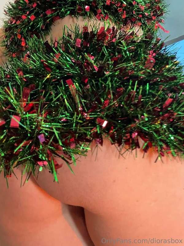 Hump day during the holidays!🍑