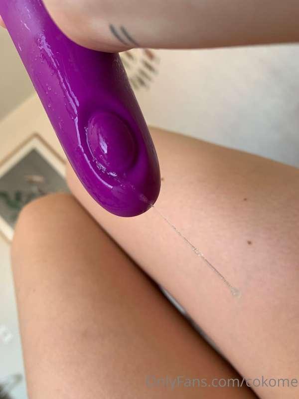 Me masturbe tanto que mi vibrador quedó empapado… me vine 4 ..