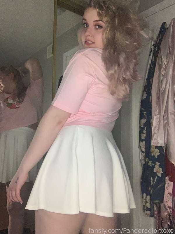 Flirty girl 

https://fans.ly/r/Pandoradiorxoxo

#flirt #tease #skirt #ass #blonde #blondie #pawg #milf #egirl #pandorasbox #pandoradior3 #fyp #free #cute #kawaii