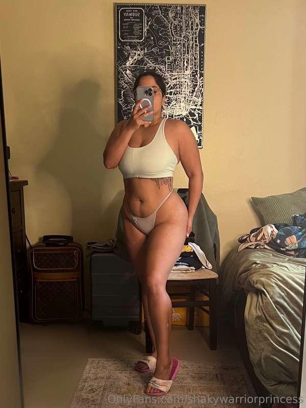 grabbing my own ass bc nobody else is worthy>>>