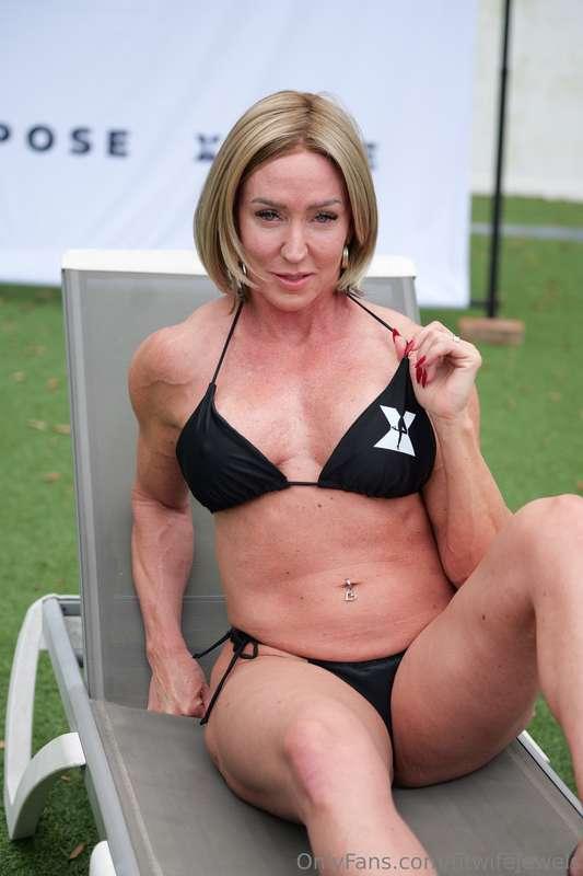 This is the pic that makes you scroll back up 3 times. Be ho..