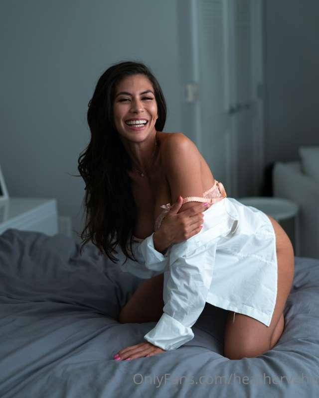 Happy Hump day, babe! Spend it with a great smile on your fa..