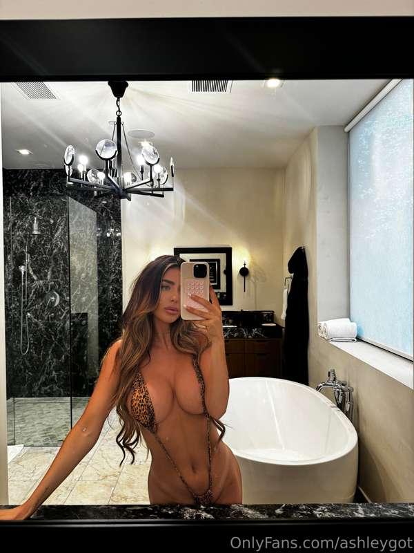 I'm about to take a bath... do you want to come with me? 