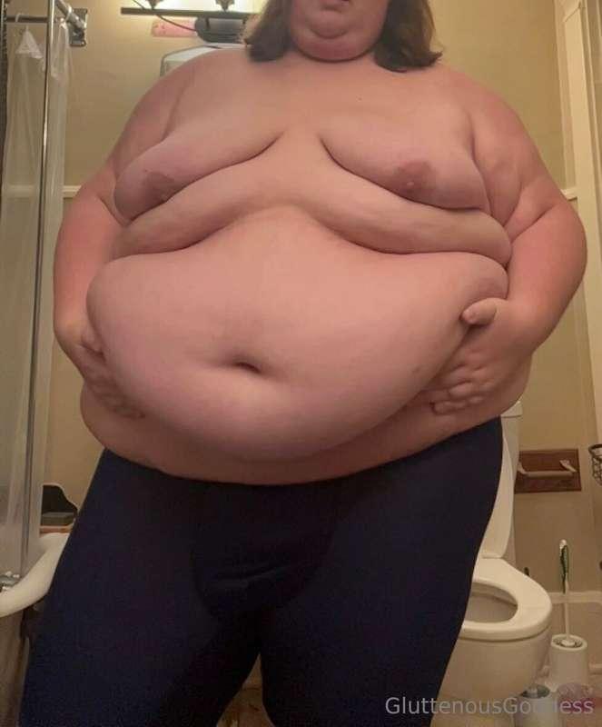 Someone got a little naughty trying on some clothes a little..