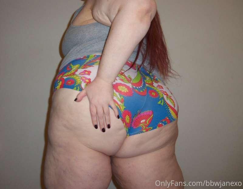 The poll so far calls for more booty over bust shots.