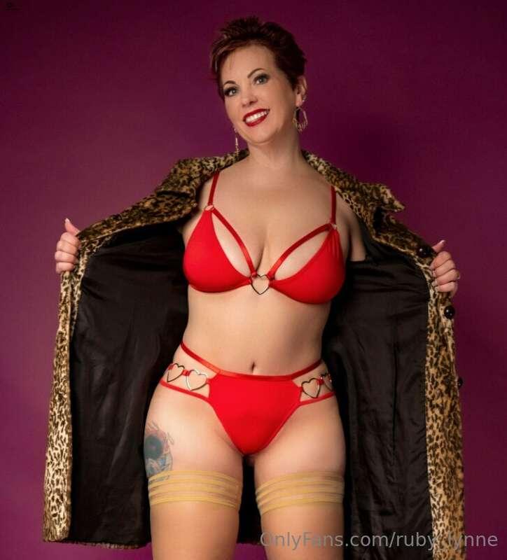 ***Comment*** *on this post* and **rate my outfit** *1-10* 💋