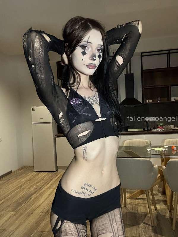 ( *>.<* )