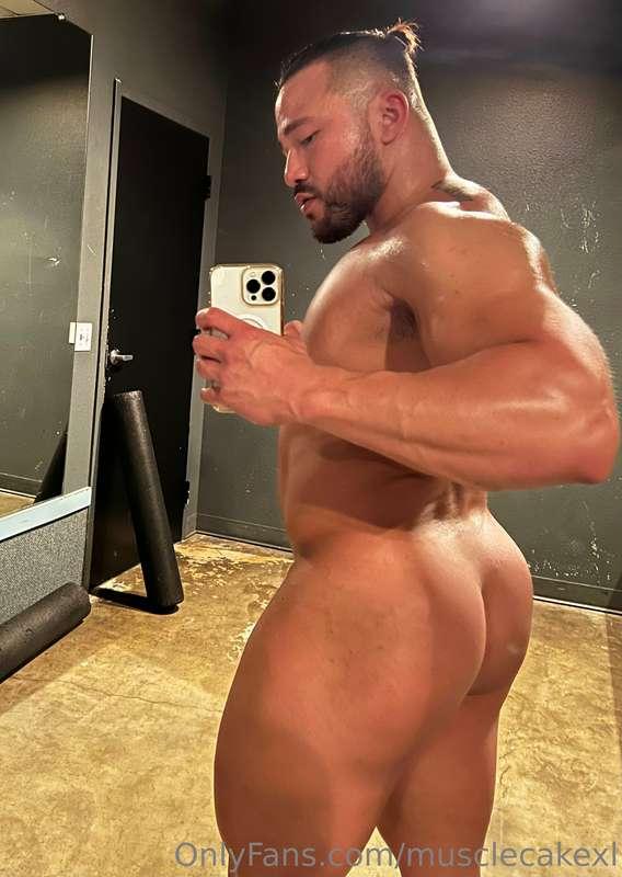 So sweaty after leg day. Help me dry off?