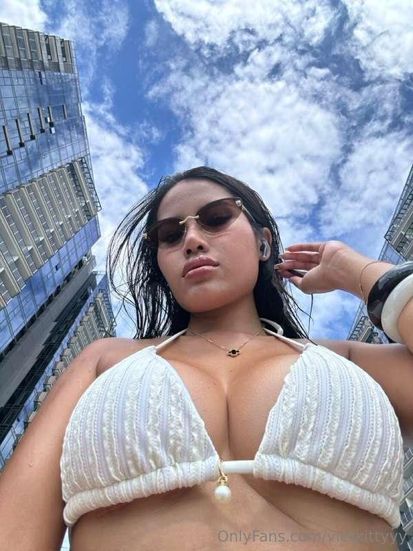Feeling hot, might warm your heart later 🔥❤️