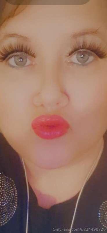 U want these lips wrapped around your cock? X