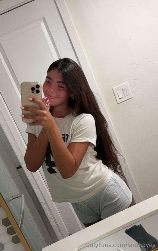 american hottie @breewilsonn just broke up with her BF and i..