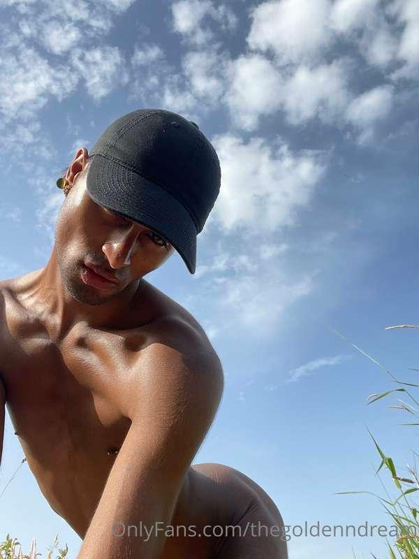 They fucked me so good outside! I love nudist area’s 🥵 💦  Do..