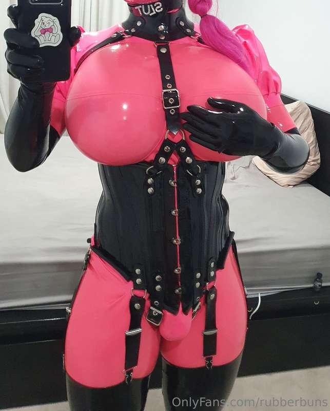 pink bulge -> rubber pussy