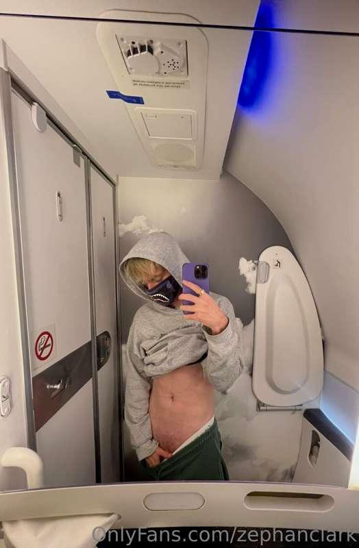 Who’s tryna join the Mile High Club with me?🛸