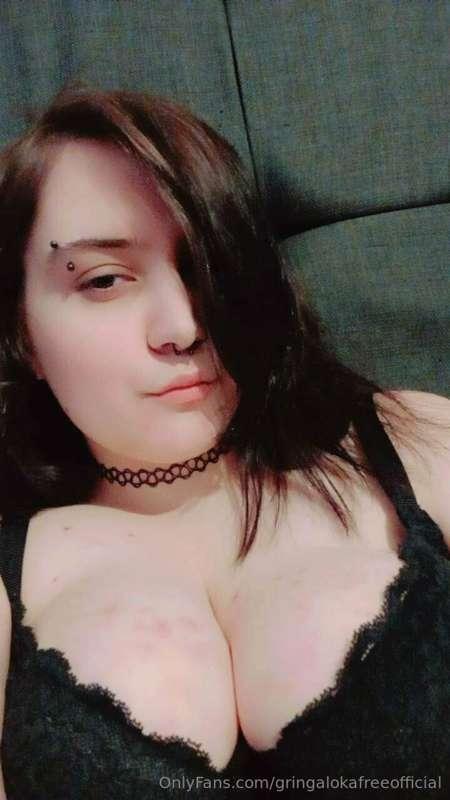 🖤❤️ Subscribe to this bisexual Goth gamer plus size beauty ❤..