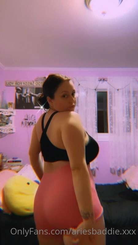 💖💖💖 
forgot i owned these pink booty shorts (and i have them..