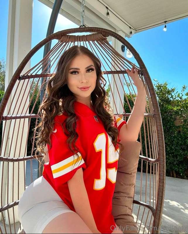 Happy Super Bowl Sunday babe! 🏈♥️Who are you going for today..