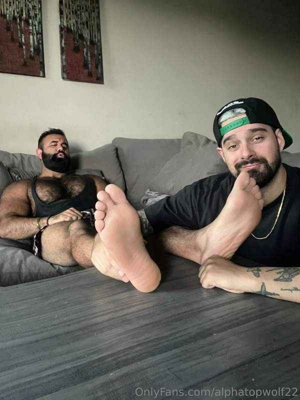 You guys kept asking to see Daddy’s feet 👣 Here u go..,now w..