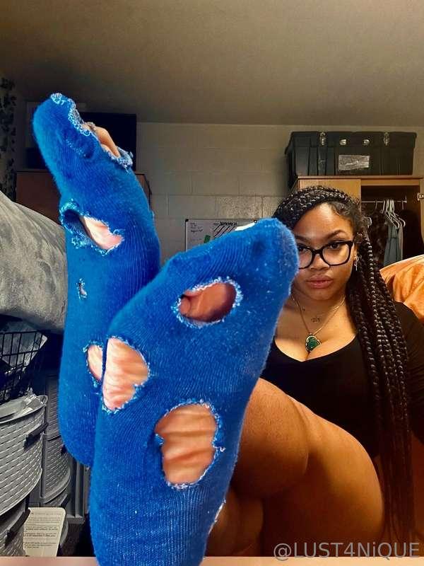 Just did a whole custom with these ripped up holey socks 🙄🙄 ..