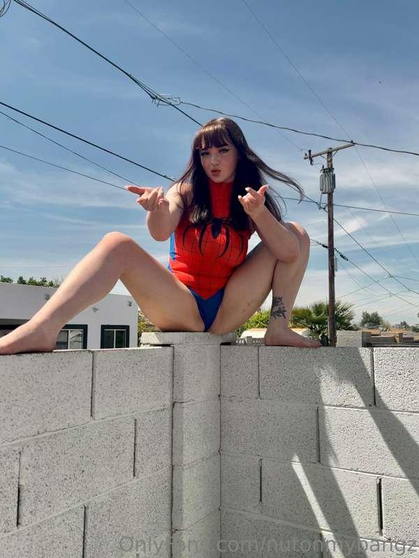 Almost fell and got caught after I flashed my pussy🤫