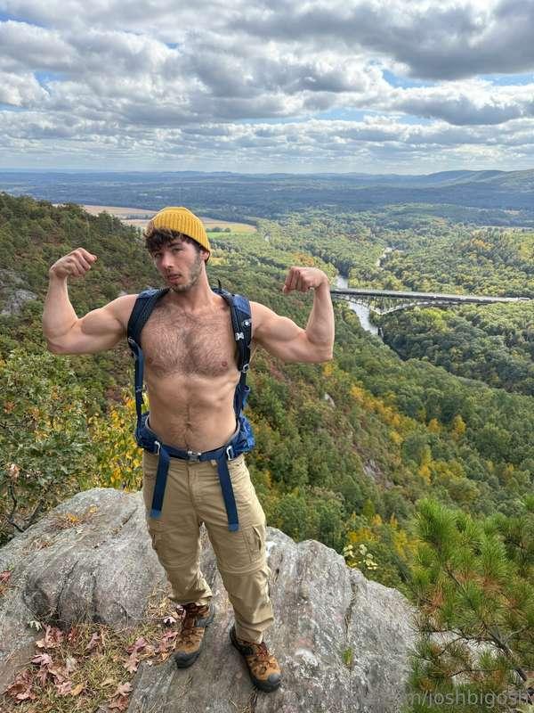 Hikers cum for miles for this view 😈