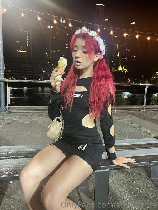 Will you clean the ice cream from my mouth?🥺
---------------..