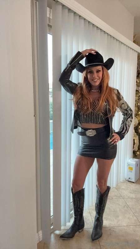 Save a horse ride a cowboy 😈
