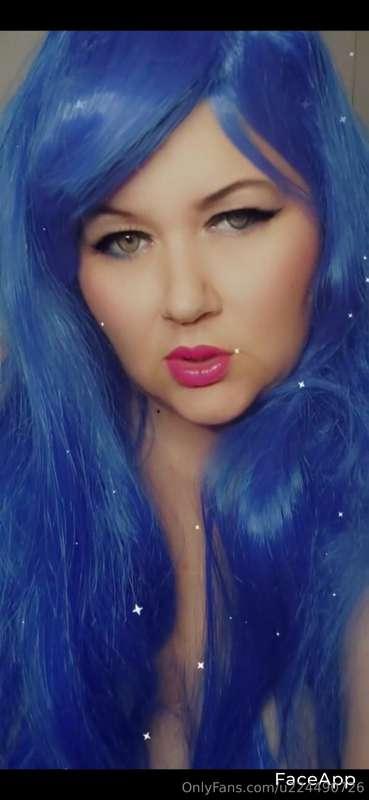 Mmm baby I love my blue hair. Move it to see my tits. Xx