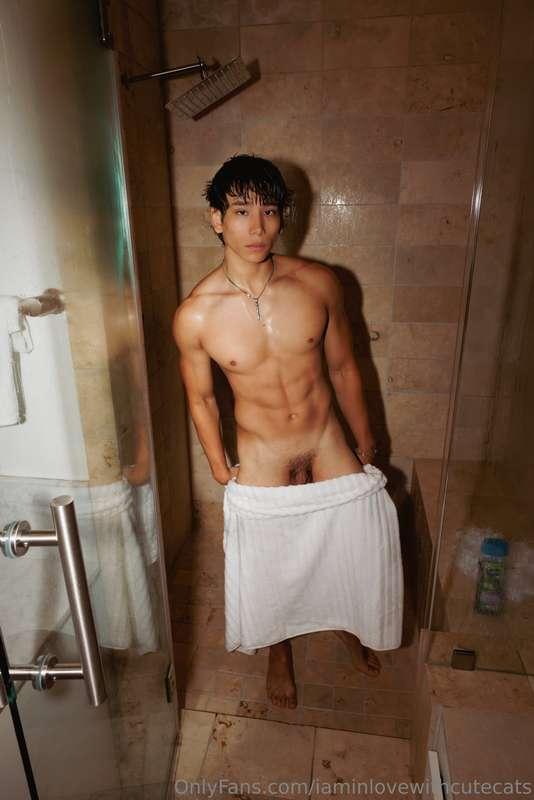 LIKE if you want me to take off the towel 😜