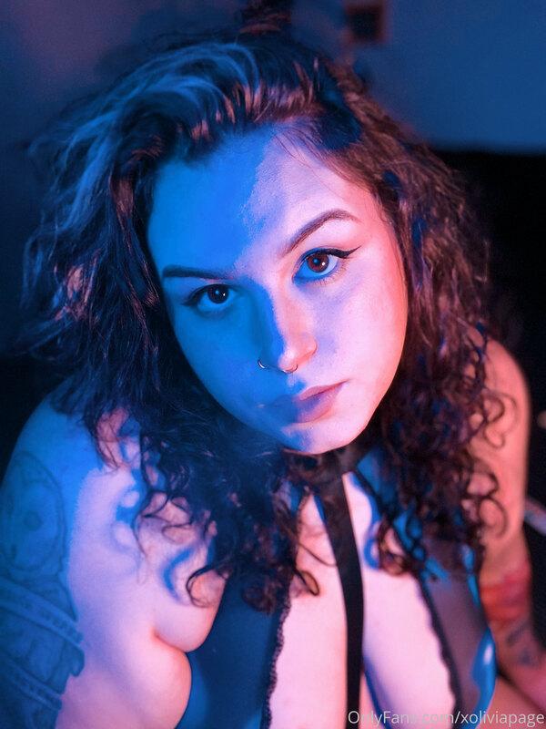 look in my eyes while i make you cum...