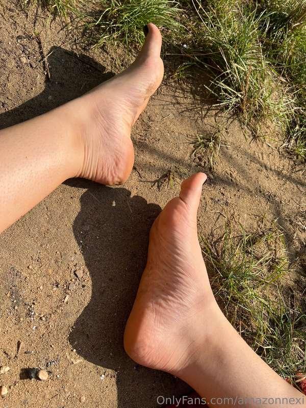 How fun it was to get my feet dirty with sand at the lake 🤭