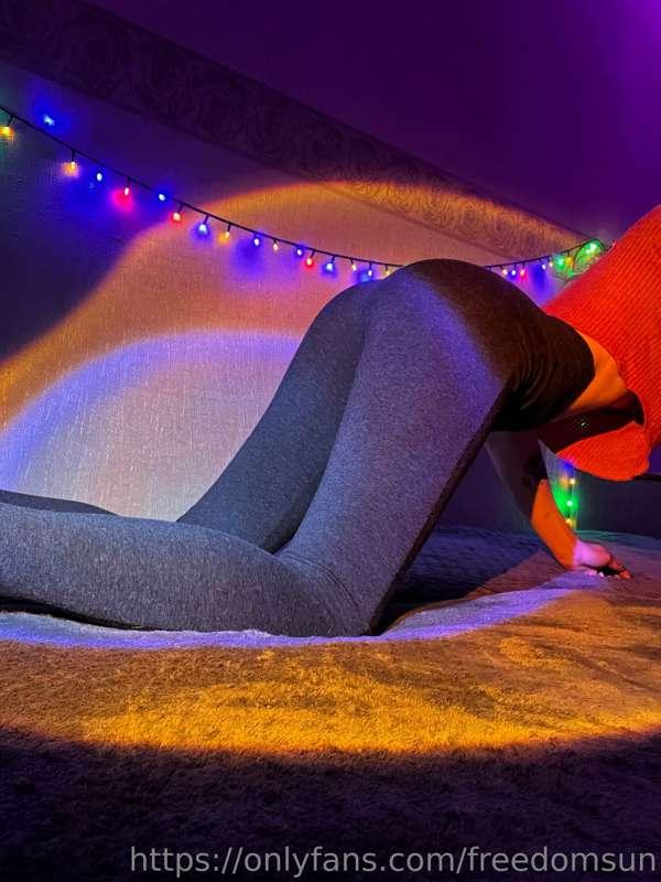 Undress me by pressing the "unlock" button🍒