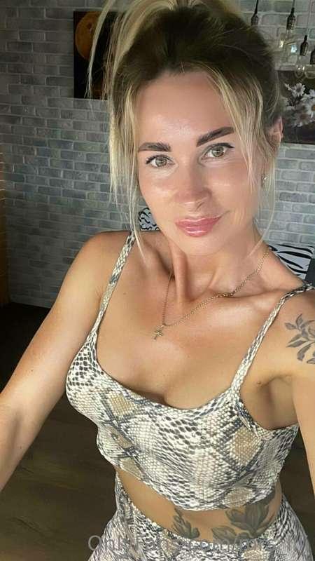 What do you think of Mommy's outfit? 
I often wonder what's ..