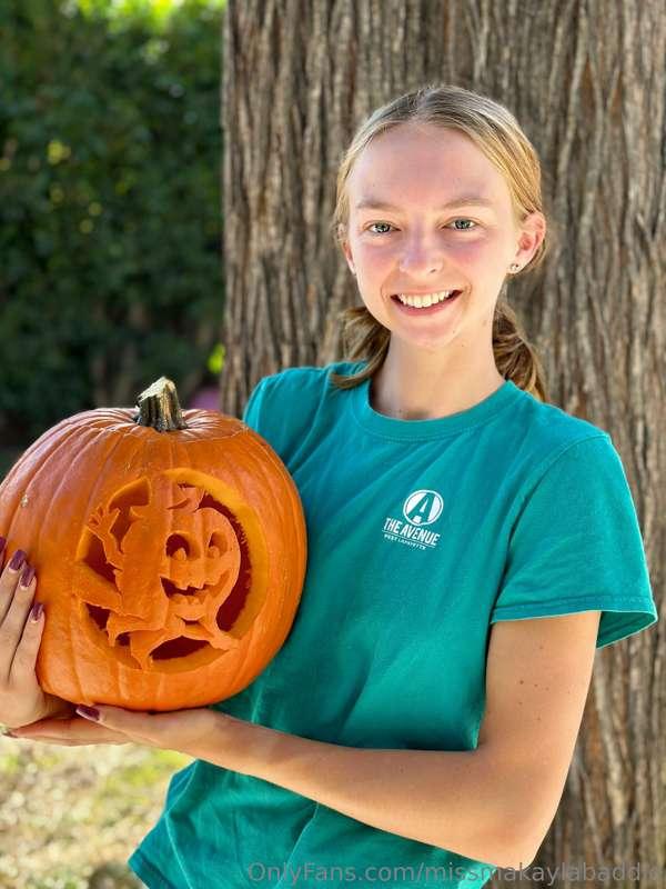 I carved a pumpkin on a pumpkin😅🎃 Happy Halloween👻
