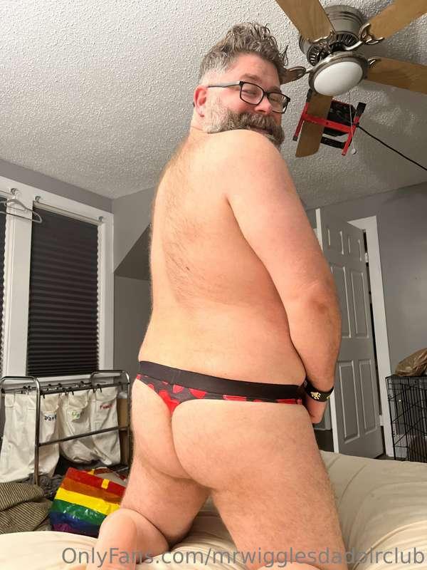 Still hanging out in my Valentine’s Day thong. Swipe to see ..