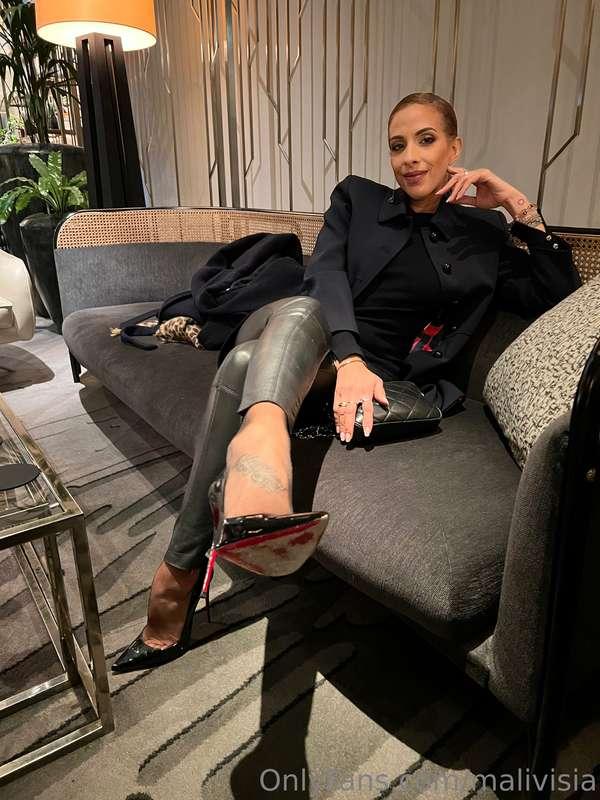 I know you want to kiss my Louboutin SoKate… and that’s good..