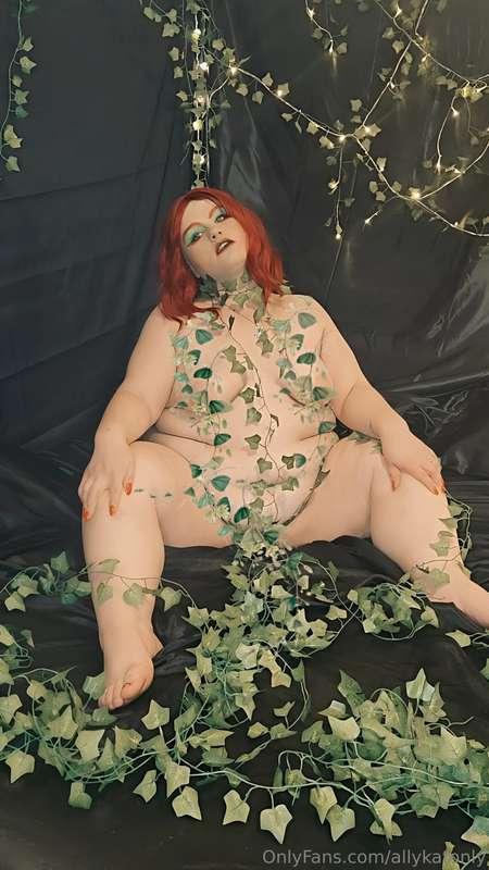 Who doesn't love the plus size Ivy? (Come over to my VIP pag..